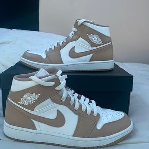 Jordan 1 Mid Tan Gum